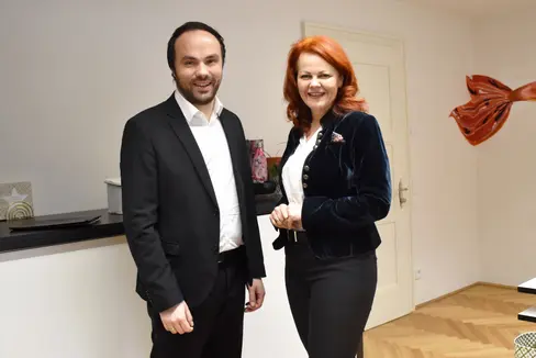 Collaborazione sovraregionale nel settore dell'Istruzione. L'assessore altoatesino Philipp Achammer e l'assessore all'Istruzione del Tirolo Cornelia Hagele (Foto Land Tirol)