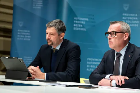 L’assessore Alfreider e l’assessore Bianchi si sono incontrati in occasione di una conferenza stampa congiunta. (Foto: USP/Fabio Brucculeri)