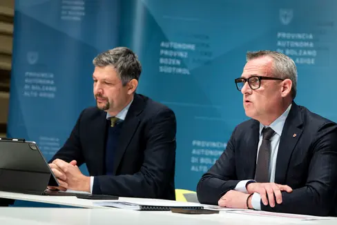 L’assessore Alfreider e l’assessore Bianchi si sono incontrati in occasione di una conferenza stampa congiunta. (Foto: USP/Fabio Brucculeri)