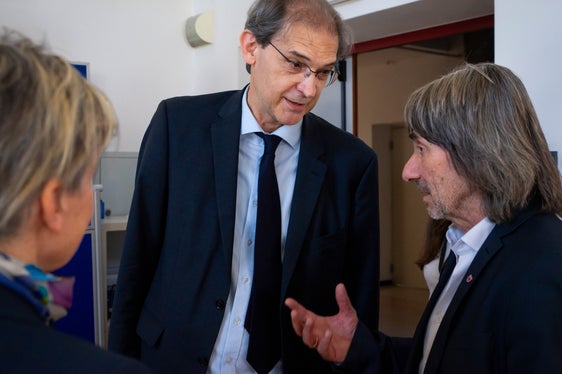 Kooperation zwischen Land und Universität: Rektor Paolo Lugli (links im Bild) und Landesrat Hubert Messner (Foto: LPA/Fabio Brucculeri)