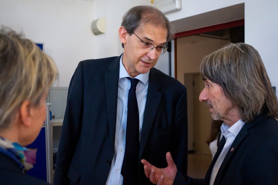 Kooperation zwischen Land und Universität: Rektor Paolo Lugli (links im Bild) und Landesrat Hubert Messner (Foto: LPA/Fabio Brucculeri)