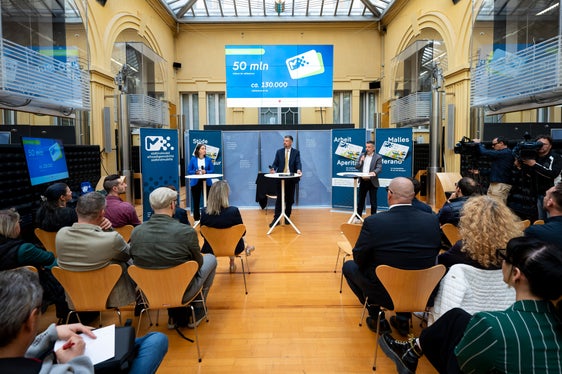 A partire da giugno, sarà disponibile il nuovo altoadigemobilità Fix365, l’abbonamento annuale a tariffa fissa di 250 euro, concepito per coloro si spostano con alta frequenza con i mezzi pubblici locali. Verrà inoltre lanciato un nuovo portale utenti per l’acquisto e la gestione digitale dei propri abbonamenti. (Foto: USP/Fabio Brucculeri)