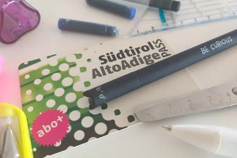 Materiale scolastico, ma anche abo+ per i viaggi in autobus e in treno, sono all'ordine del giorno per bambini e ragazzi in questi giorni, perché la scuola inizia il 5 settembre (Foto: ASP/Angelika Schrott)