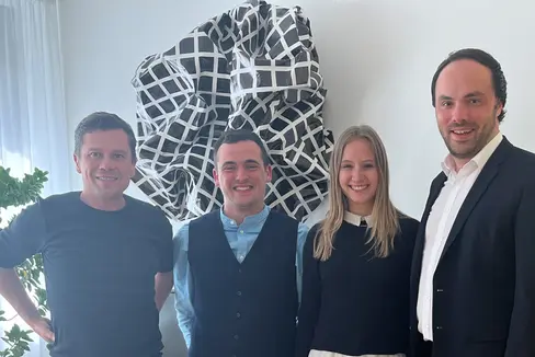 Il lavoro dei giovani e l'importanza del loro contributo sul territorio. Nella foto (da destra), l'assessore Achammer, la responsabile dei giovani agricoltori sudtirolesi, Anna Knottner, il presidente dell'organizzazione, Raffael Peer e il direttore dell'Ufficio giovani, Konrad Pamer (Foto: ASP/René Ploner)