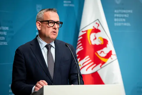 Landesrat Christian Bianchi hat heute (3. Dezember 2024) in der Landesregierung grünes Licht für den Kauf eines weiteren Immobilienpakets im Bereich Siegesplatz, Freiheits- und Horazstraße erhalten. (Foto: LPA/Fabio Brucculeri)