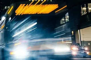 Ab kommendem Wochenende fahren Nightliner auch im Eisacktal. Damit ist das flächendeckende Netz an nächtlichen Busverbindungen in Südtirol vollständig. (Foto: pixabay.com)