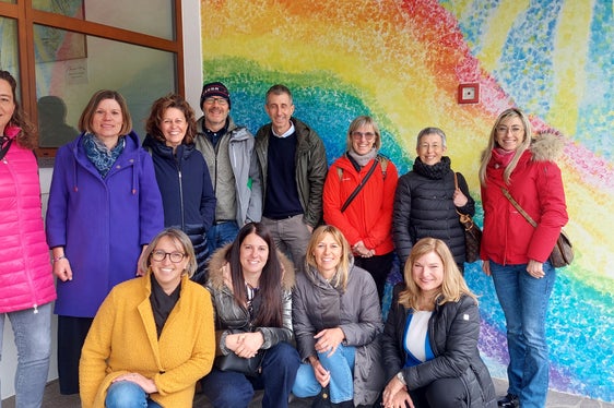 La delegazione della scuola ladina di Fassa in visita a Santa Cristina. (Foto: ASP/Direzione scuole ladine)