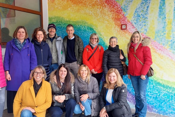 La delegazione della scuola ladina di Fassa in visita a Santa Cristina. (Foto: ASP/Direzione scuole ladine)