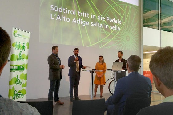 Der Radverkehrsanteil in Südtirol soll bis 2030 auf 20 Prozent erhöht werden, sagte LR Alfreider bei der Vorstellung des ersten Fahrradmobilitätsplans. (Foto: LPA/Angelika Schrott)