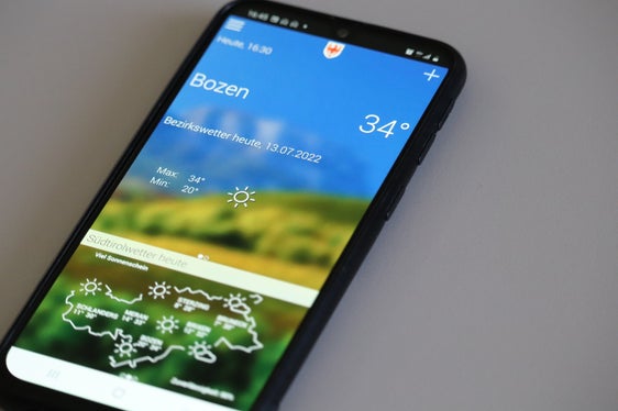 Für die kommenden Tag werden die Temperaturen weiter ansteigen; im Bild die App des Landeswetterdienstes (Foto: LPA/Maja Clara)