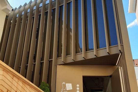 Il nuovo centro visitatori del Parco nazionale dello Stelvio, avimundus, in via Principale 67 a Silandro. (Foto: ASP/Ulrich Pfeifer)