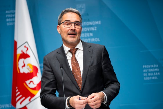 Le organizzazioni ombrello possono contare sul sostegno della Provincia per iniziative di promozione del volontariato. Con l'approvazione dei nuovi criteri viene agevolato l'accesso ai finanziamenti, ha sottolineato il presidente della Giunta altoatesina Arno Kompatscher. (Foto: ASP/Fabio Brucculeri)