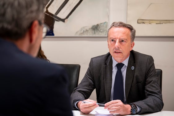 L'ambasciatore Martin Briens ha mostrato interesse sulla politica delle minoranze in Alto Adige e ha riconosciuto l'esperienza del Provincia autonoma di Bolzano nel campo della diversità culturale. (Foto: USP/Fabio Brucculeri)