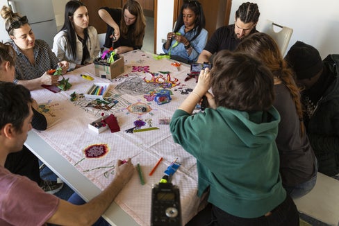 Un'immagine del progetto Lemayr Salute – Abitare le arti, i corpi, le relazioni. Raddoppiano i fondi per il secondo bando “Cura di Cultura 2.0”, dedicato al sostegno di progetti nel settore del welfare culturale. Domande entro il 31 agosto. (Foto: Samira Mosca. La foto può essere utilizzata solo nel contesto di questo comunicato stampa)