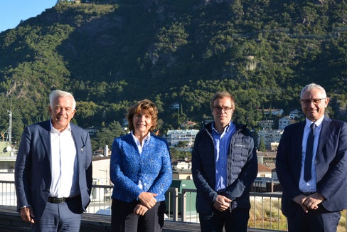 Fruchtbringender Austausch: (v.l.) Ressortdirektor Frank Weber, UVS-Präsident Oberrauch, LRin Hochgruber Kuenzer, UVS-Vizepräsident Markus Kofler und UVS-Direktor Josef Negri. (Foto: LPA/Marcella Morandini)