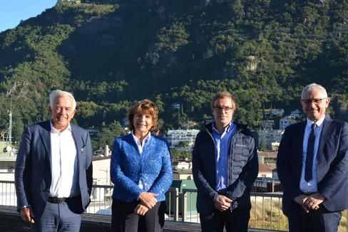 Fruchtbringender Austausch: (v.l.) Ressortdirektor Frank Weber, UVS-Präsident Oberrauch, LRin Hochgruber Kuenzer, UVS-Vizepräsident Markus Kofler und UVS-Direktor Josef Negri. (Foto: LPA/Marcella Morandini)