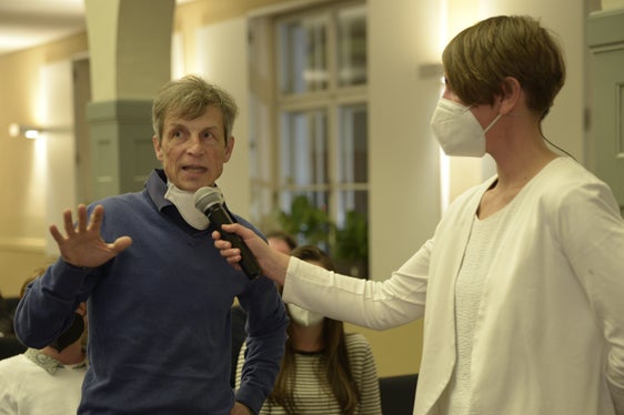 A Merano spazio anche agli interventi del pubblico in sala. (Foto:ASP)