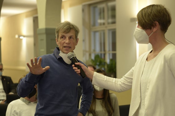 A Merano spazio anche agli interventi del pubblico in sala. (Foto:ASP)