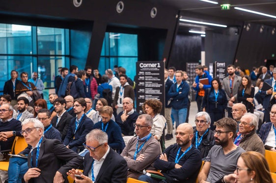 NextFSE - Fire Safety Engineering: l'evento al NOI Techpark di Bolzano è stato organizzato dalla Facoltà di Ingegneria della Libera Università di Bolzano in collaborazione con il NOI Techpark e Agorà Activities, come piattaforma per l'innovazione pratica che riunisce le conoscenze, avvia il cambiamento e consente la creazione di partnership strategiche. (Foto: LPA/Agorà Activities)