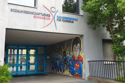 Migliorata l’acustica nelle aule e l’illuminazione nella palestra dell’Istituto Gasteiner a Bolzano. Bessone: “Ambiente scolastico più sicuro, moderno e funzionale” (Foto: ASP)