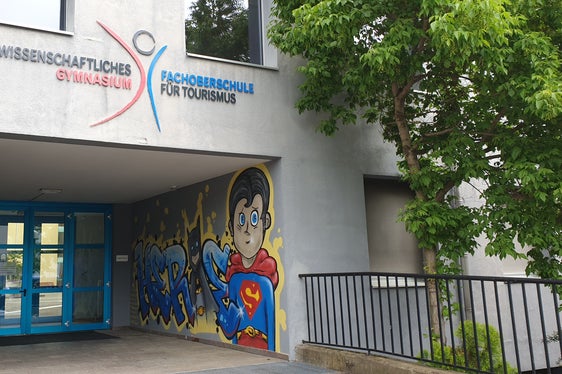 Migliorata l’acustica nelle aule e l’illuminazione nella palestra dell’Istituto Gasteiner a Bolzano. Bessone: “Ambiente scolastico più sicuro, moderno e funzionale” (Foto: ASP)