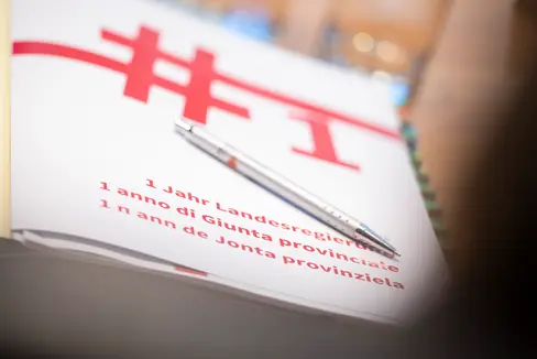 Über Ihre Erfahrungen in der Landesregierung nach einem Jahr Arbeit sprechen die Landesräte Alfreider und Bianchi am 7. Februar in Bozen. Sie präsentieren auch zukünftige Projekte und politische Schwerpunkte und stellen sich den Fragen der Medien. (Foto: LPA/FAbio Brucculeri)