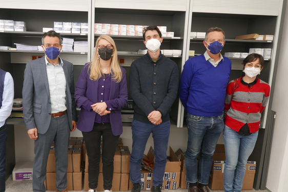 Beim Ortsaugenschein im SIZ (v.l.n.r.): Leslie Wiss, Joachim Dejaco, Gunde Bauhofer, Florian Oberhuber, Patrick Dejaco und Rossella Grisafi (Foto: LPA/STA/Elisa Zambiasi)