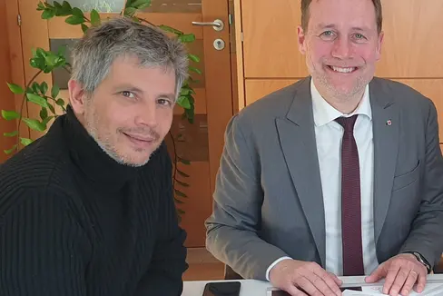 L'assessore all'Edilizia pubblica e Patrimonio, Massimo Bessone (dx), insieme al direttore dell'Ufficio edilizia Ovest, Andrea Sega (Foto: ASP)