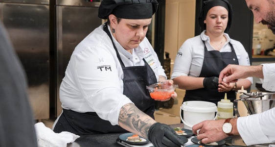 Il motto dell'Euregio “Unità nella diversità” è evidente nell'esempio della cucina: molti ingredienti regionali si uniscono in un unico progetto che supera i confini. (Foto: USP/Bernhard Aichner)