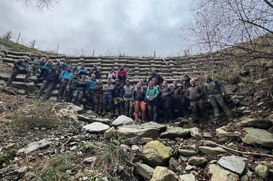Ein Blick in die umfassende Ausbildung der Forstwachen, die von Abfischen über Neophyten und Sägewerk Latemar bis Wegebau reicht. (Foto: LPA/Forstschule Latemar)