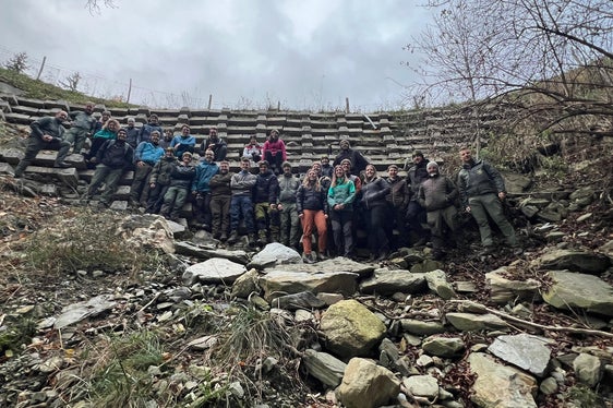 I 25 partecipanti al corso erano stati preselezionati nell'ambito di un concorso pubblico. Dopo il corso è prevista una serie di moduli avanzati e gli agenti forestali inizieranno a lavorare nelle stazioni forestali l'11 marzo. (Foto: USP/Forstschule Latemar)