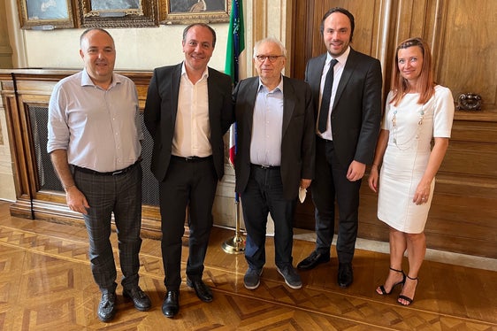 Da sinistra: Fabrizio Manca, direttore della Direzione generale per gli ordinamenti, la valutazione e l'internazionalizzazione del sistema nazionale di istruzione del Ministero, l'assessore Vettorato, il ministro Bianchi, l'assessore Achammer e la sovrintendente Falkensteiner (Foto: ASP/René Ploner)