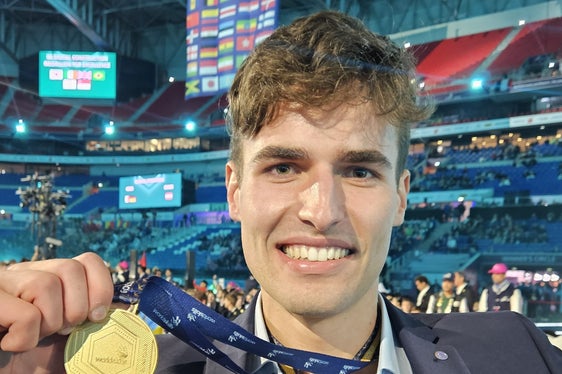 Fabian Fischnaller con la medaglia d'oro (Foto: Valentin Piffrader/Camera di commercio di Bolzano)