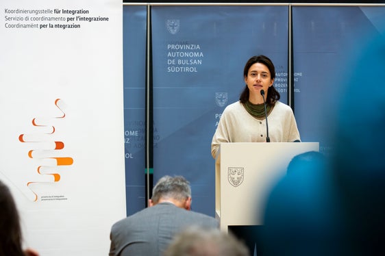 Daniela Zambaldi, Leiterin der Koordinierungsstelle für Integration und Migration: Für die Vorlage der Daten zur Einwanderung ist das Land Südtirol zuständig. (Foto: LPA/Fabio Brucculeri)