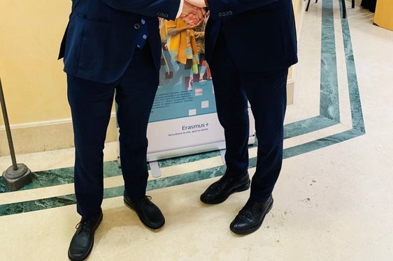 l diretëur de Repartizion Stuflesser cun l l presidënt de INDIRE Francesco Manfredi (Foto: USP/Repartizion Aministrazion Scola y Cultura Ladina)