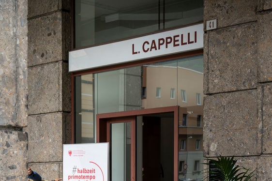 La conferenza per la conclusione del #primotempo dell'assessore provinciale alle Opere pubbliche, Valorizzazione del patrimonio, Libro fondiario e Catasto Christian Bianchi si è svolta nei locali della ex libreria Cappelli, in piazza Vittoria a Bolzano. (Foto: USP/Fabio Brucculeri)