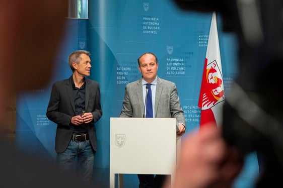 Amtsdirektor Georg Pichler und Umweltlandesrat Vettorato bei der heutigen Vorstellung des Projekts Urban Pass (Foto: LPA/Fabio Brucculeri)