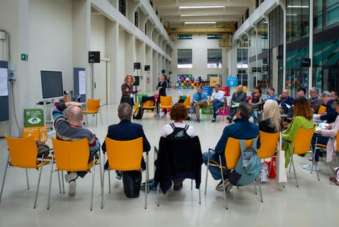 Una politica climatica concreta attraverso la partecipazione attiva: sabato si sono riuniti i gruppi di lavoro del Consiglio dei cittadini per il clima e dello Stakeholder Forum per il clima. (Foto: ASP/Fabio Brucculeri)