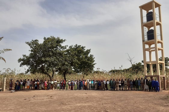 Brunneneinweihung in Tchakante, Benin: Das Brunnenbauprojekt der Missionsgruppe Meran (Gruppo Missionario Merano) wurde im Rahmen der vorjährigen Ausschreibung vom Land mitfinanziert. (Foto: LPA/Amt für Außenbeziehungen und Ehrenamt)