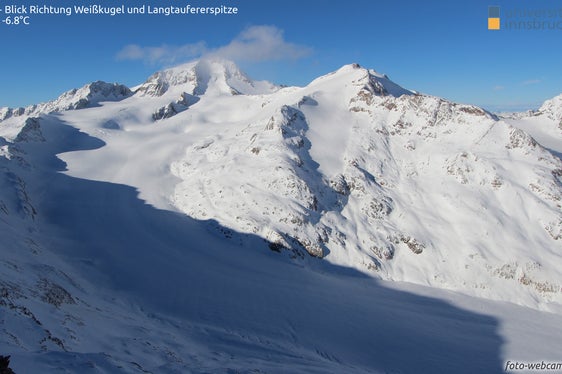 Nell'ambito del progetto interregionale di monitoraggio dei ghiacciai, sono state installate cinque nuove webcam per l'osservazione delle zone di alta montagna, che consentono di vedere l'Oltradige in Val Ridanna (nella foto), il Ghiacciaio di Fontana Bianca in Val d'Ultimo, la Vedretta Lunga in Val Martello, l'Oberen Ortlerferner a Trafoi e le Vedrette di Riva di Tures (Fonte: Progetto sito web GLISTT)