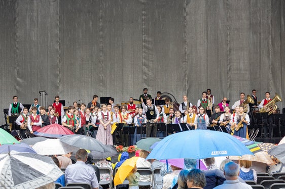 Trotz Regens gute Stimmung bei den Promenadenkonzerten in Innsbruck. (Foto: Tiroler Blasmusikverband/Die Fotografen)