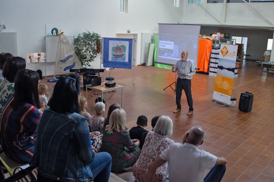 Der Direktor der Musikschule Kaltern, Konrad Pichler, sagte, dass eine gute Kommunikation mit den Familien sehr wichtig sei. (Foto: LPA/Greta Stuefer)
