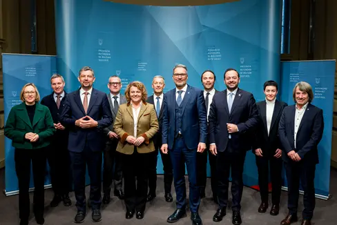 Deberieda y tla cunlaurazion danter i ressorts lëura la Jonta provinziela pra plu cuestions mpurtantes. Tl prim ann dla ncëria te Jonta se àn coche dit dat ju cun la vita che n ebe l muet de viver y dl bënsté, per n daunì de segurëza y l mpëni de mëter la jënt tl zënter y la ajëndes. (Foto: USP/Fabio Brucculeri)