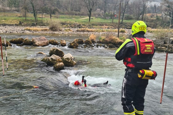 Auch die Wasserrettung war Teil der Ausbildung zum Berufsfeuerwehrmann (Foto: Berufsfeuerwehr Bozen)
