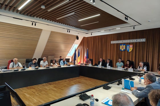 Institutionelle Vertreterinnen und Vertreter, UNESCO-Expertinnen und -Experten sowie Delegationen aus Finnland, Frankreich, Italien und Rumänien beteiligten sich am Seminar, das vom 2. bis 5. Juli in Rumänien stattfand. (Foto: LPA/Abteilung Natur, Landschaft und Raumentwicklung)