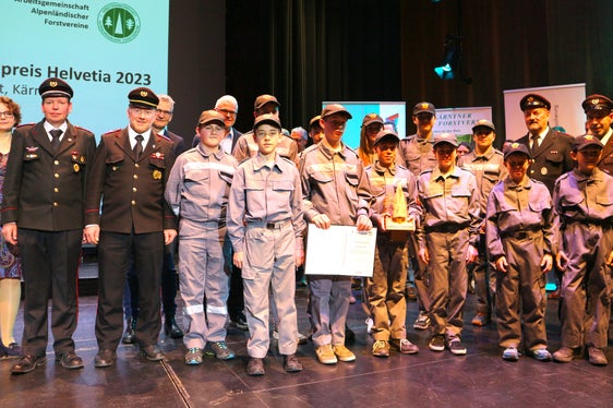 Hanno vinto nella loro categoria: i giovani vigili del fuoco dell'Alto Adige. Hanno piantato innumerevoli alberi e raggiunto almeno l'uno per cento della popolazione provinciale con la loro campagna. (Foto: Chris Thomas)