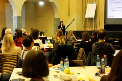 Kinder und Jugendliche psychisch unterstützen – darum ging es bei der heutigen Tagung zur Gesundheitsförderung in Meran/Untermais. (Foto: LPA/Verena Hilber)