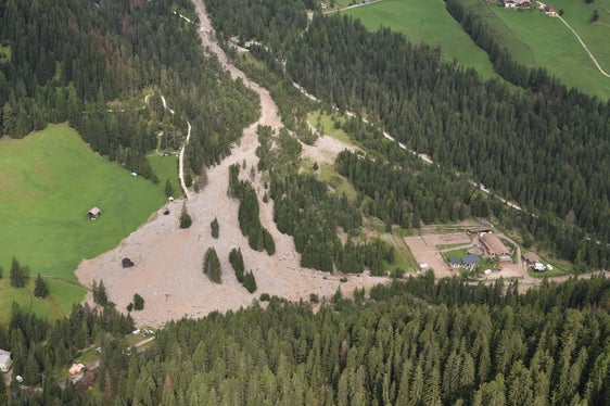 Sopralluogo con l'elicottero il giorno dopo il maltempo. Nell'immagine il rio Bronsara a San Martino in Badia (Foto: ASP/Agenzia per la Protezione Civile/Omar Formaggioni)