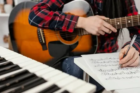 Die Landesregierung hat die Finanzierung für den Erwerb eines neuen Gebäudes in Mühlbach genehmigt, das künftig als Sitz der Musikschule genutzt werden soll. (Foto: Freepik - Das Foto darf nur in Zusammenhang mit dieser Aussendung verwendet werden)