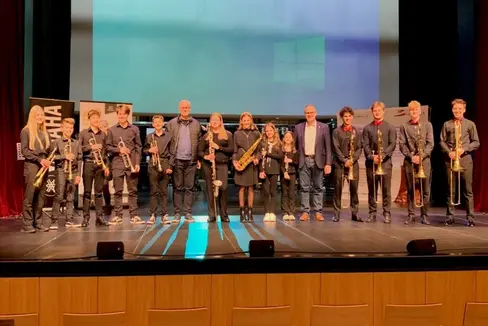 L'ensemble misto Oktakis sotto la direzione di Riccarda Jannissen - Sullmann, della Scuola di Musica Chiusa/Siusi, ha ottenuto un ottimo risultato con 95,3 punti. (Foto: ASP/direzione provinciale scuola musicale tedesca e ladina)